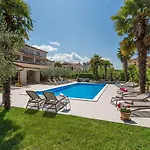 Bezauberndes Apartment Mit Grossem Pool, Privatem Balkon, Bbq, Nur 800 Meter Zum Strand