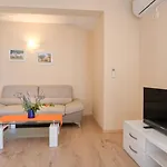 Bezauberndes Apartment Mit Grossem Pool, Privatem Balkon, Bbq, Nur 800 Meter Zum Strand