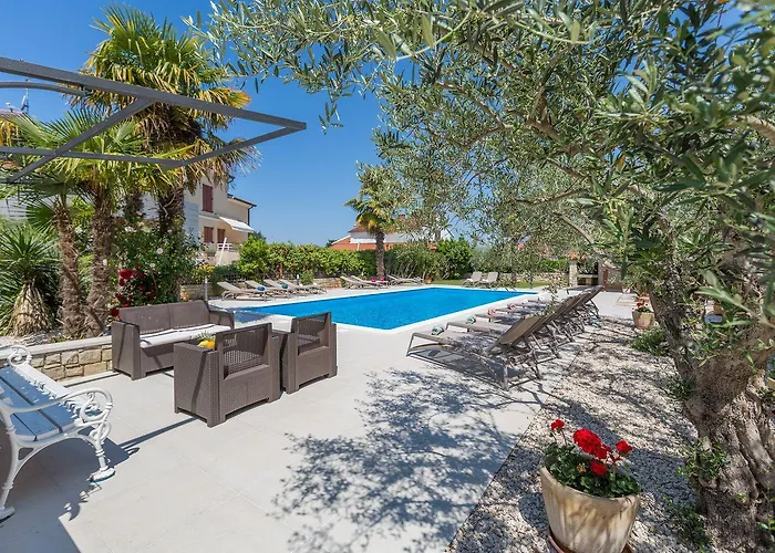 Bezauberndes Apartment Mit Grossem Pool, Privatem Balkon, Bbq, Nur 800 Meter Zum Strand