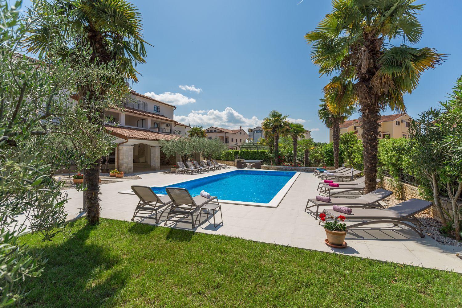 Bezauberndes Mit Grossem Pool, Privatem Balkon, Bbq, Nur 800 Meter Zum Apartment Poreč