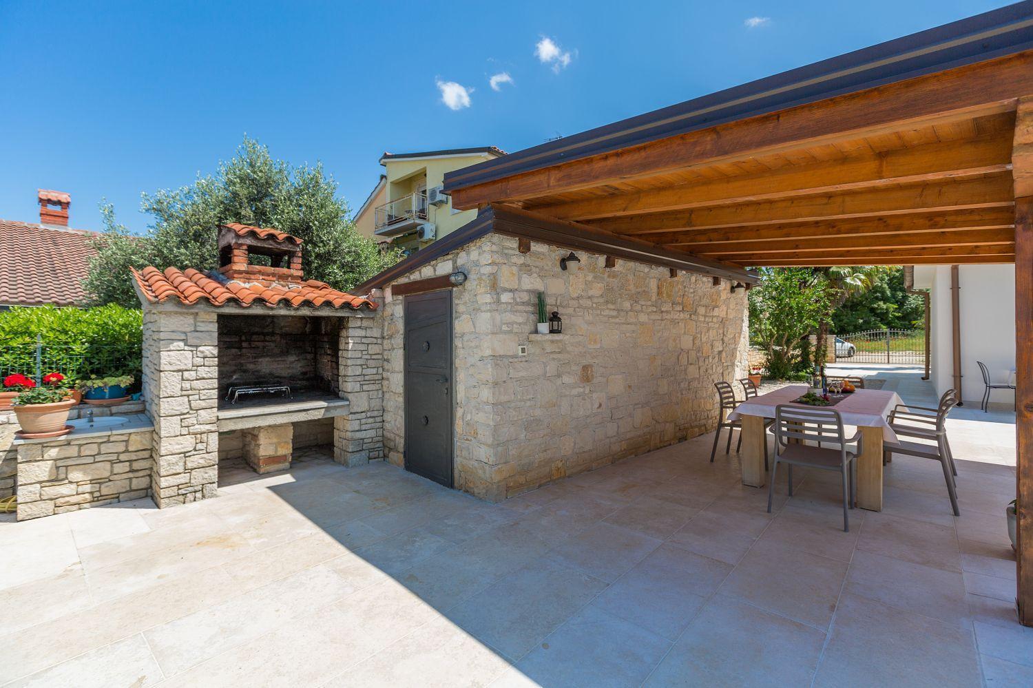 Bezauberndes Mit Grossem Pool, Privatem Balkon, Bbq, Nur 800 Meter Zum *