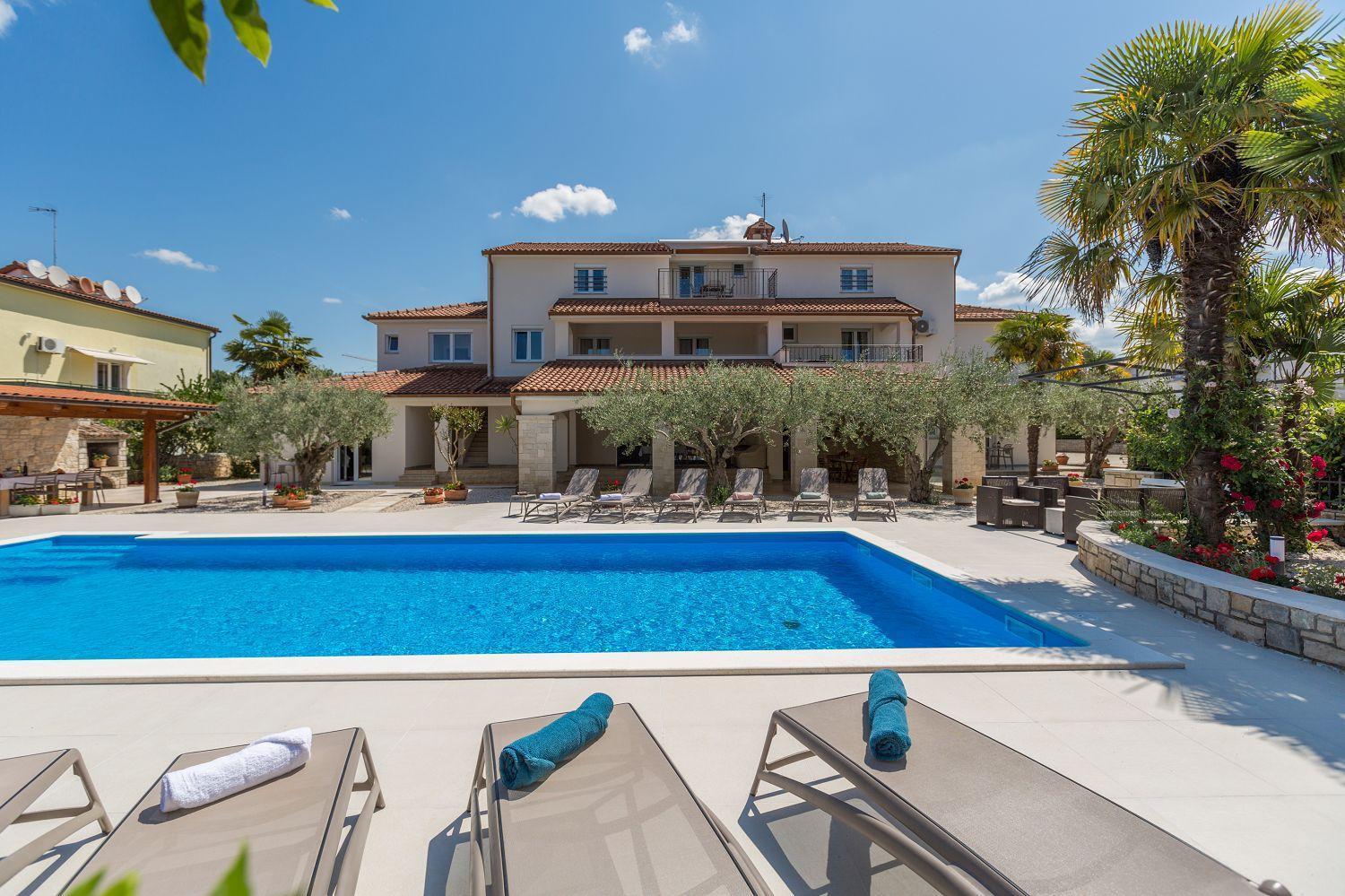 Apartment Bezauberndes Mit Grossem Pool, Privatem Balkon, Bbq, Nur 800 Meter Zum *