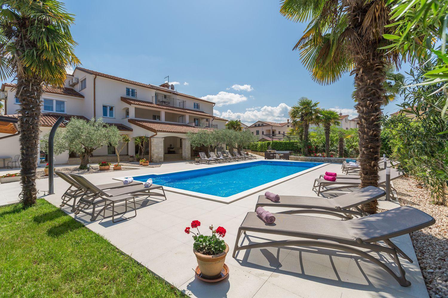 Apartment Bezauberndes Mit Grossem Pool, Privatem Balkon, Bbq, Nur 800 Meter Zum Poreč