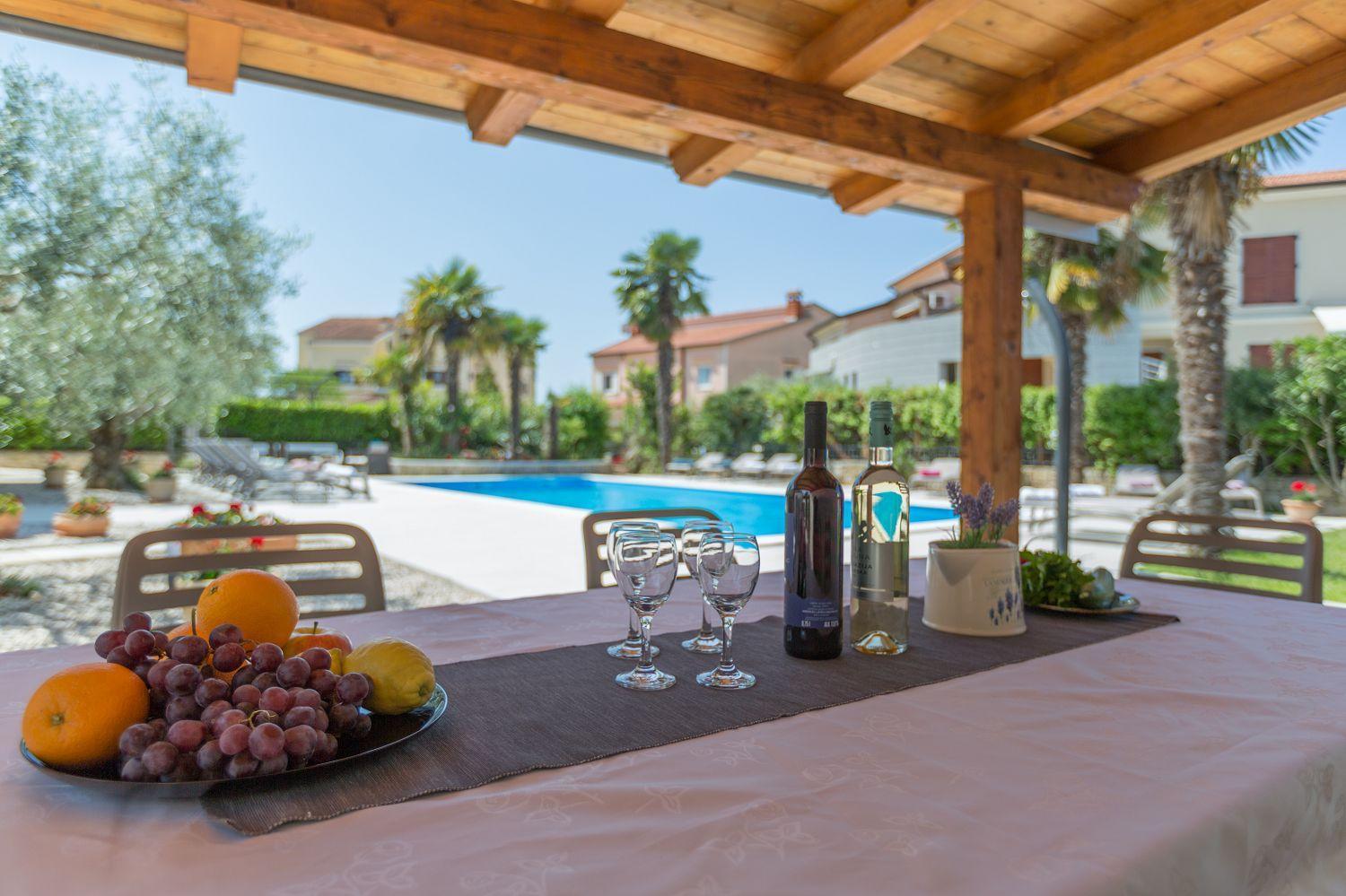 Bezauberndes Mit Grossem Pool, Privatem Balkon, Bbq, Nur 800 Meter Zum * Poreč