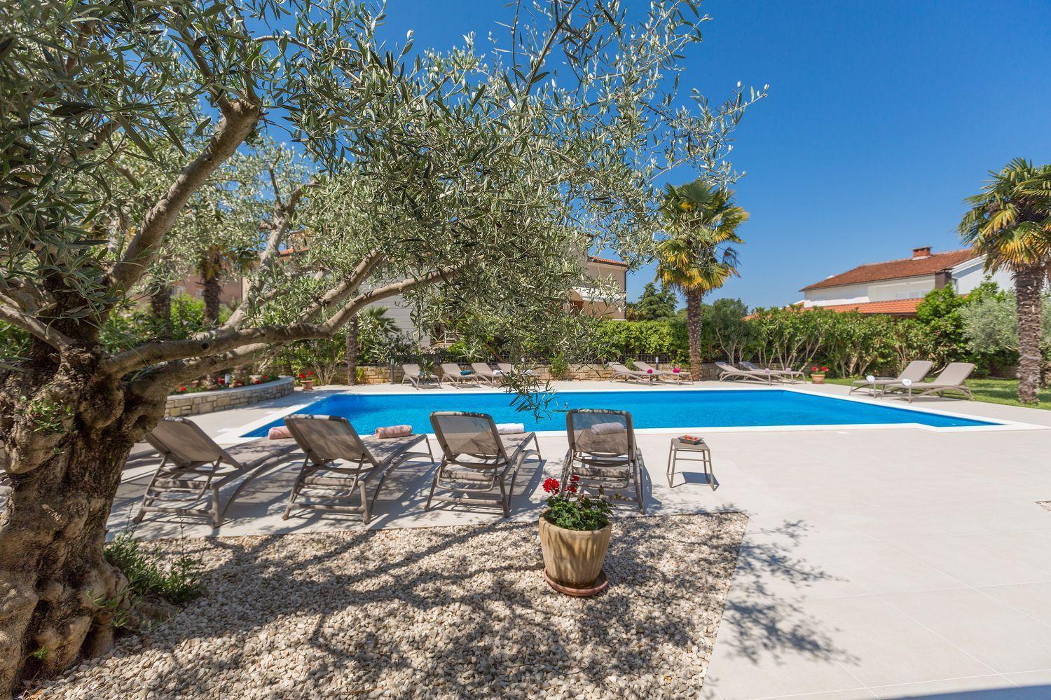 Apartment Bezauberndes Mit Grossem Pool, Privatem Balkon, Bbq, Nur 800 Meter Zum