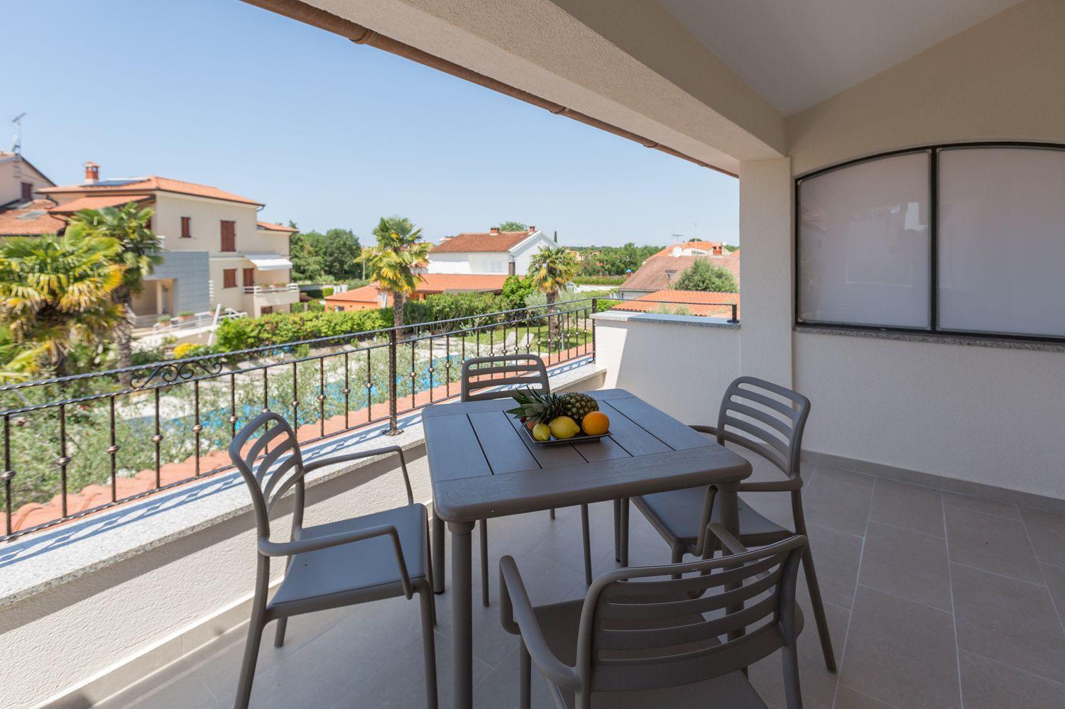 Apartment Bezauberndes Mit Grossem Pool, Privatem Balkon, Bbq, Nur 800 Meter Zum