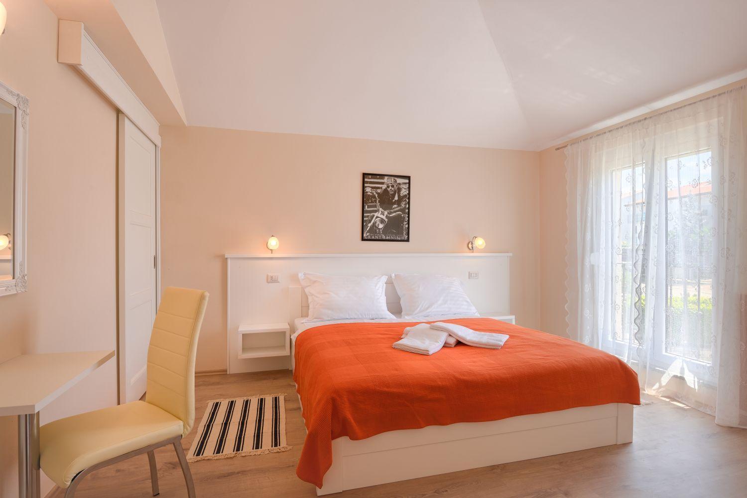 Bezauberndes Mit Grossem Pool, Privatem Balkon, Bbq, Nur 800 Meter Zum Poreč