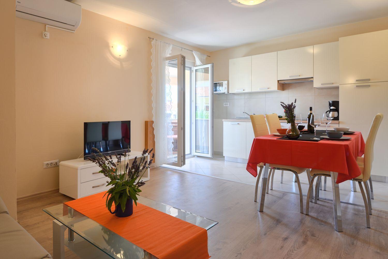 Apartment Bezauberndes Mit Grossem Pool, Privatem Balkon, Bbq, Nur 800 Meter Zum
