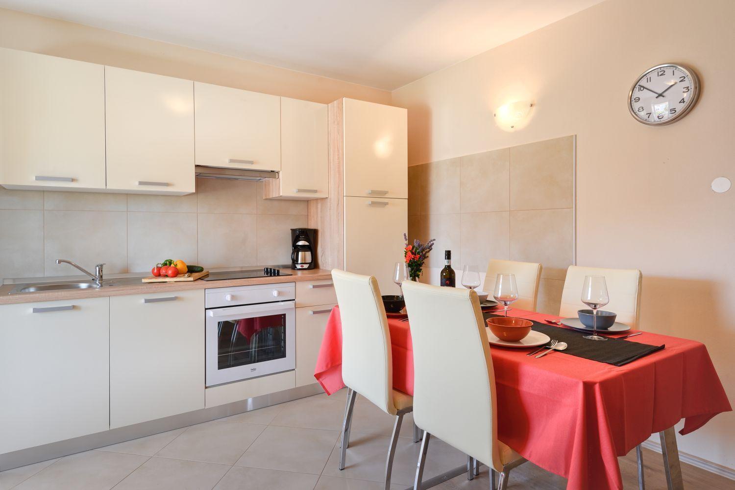 Bezauberndes Mit Grossem Pool, Privatem Balkon, Bbq, Nur 800 Meter Zum Apartment *