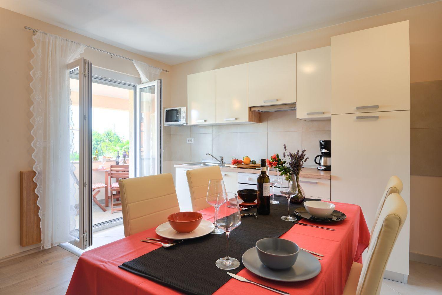 Apartment Bezauberndes Mit Grossem Pool, Privatem Balkon, Bbq, Nur 800 Meter Zum Poreč