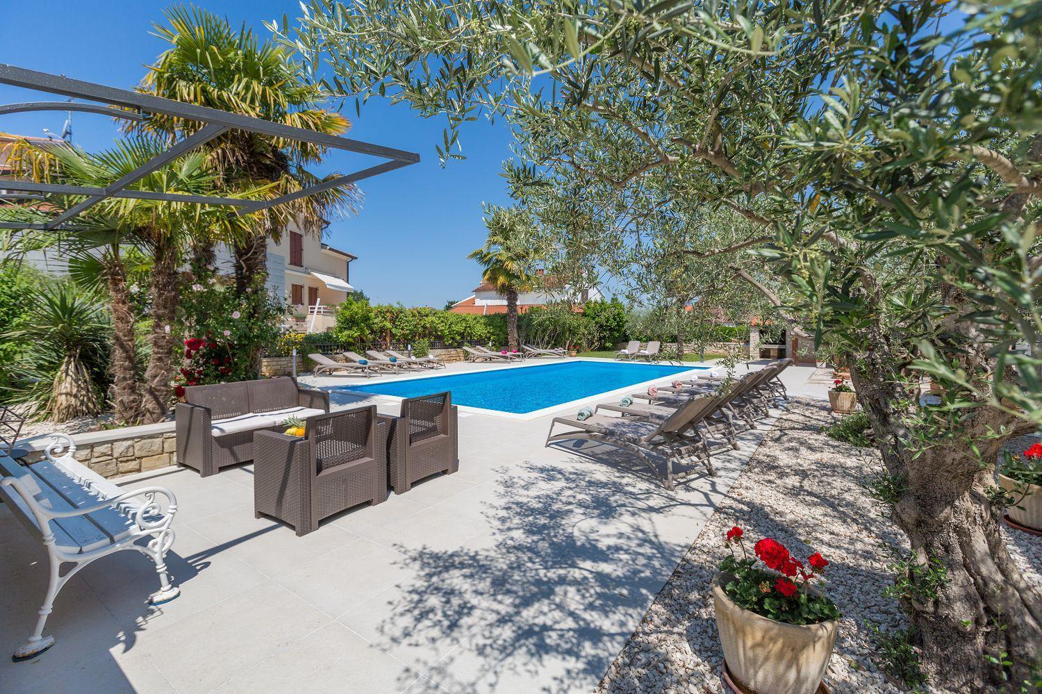 Apartment Bezauberndes Mit Grossem Pool, Privatem Balkon, Bbq, Nur 800 Meter Zum