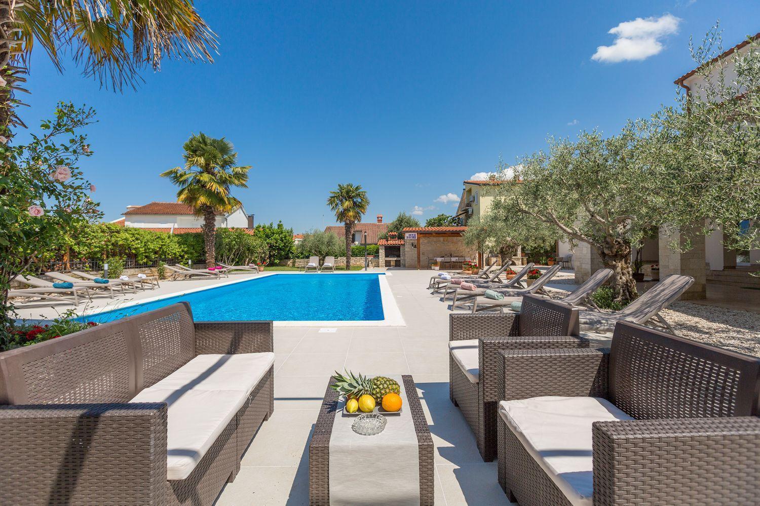 Bezauberndes Mit Grossem Pool, Privatem Balkon, Bbq, Nur 800 Meter Zum * Poreč