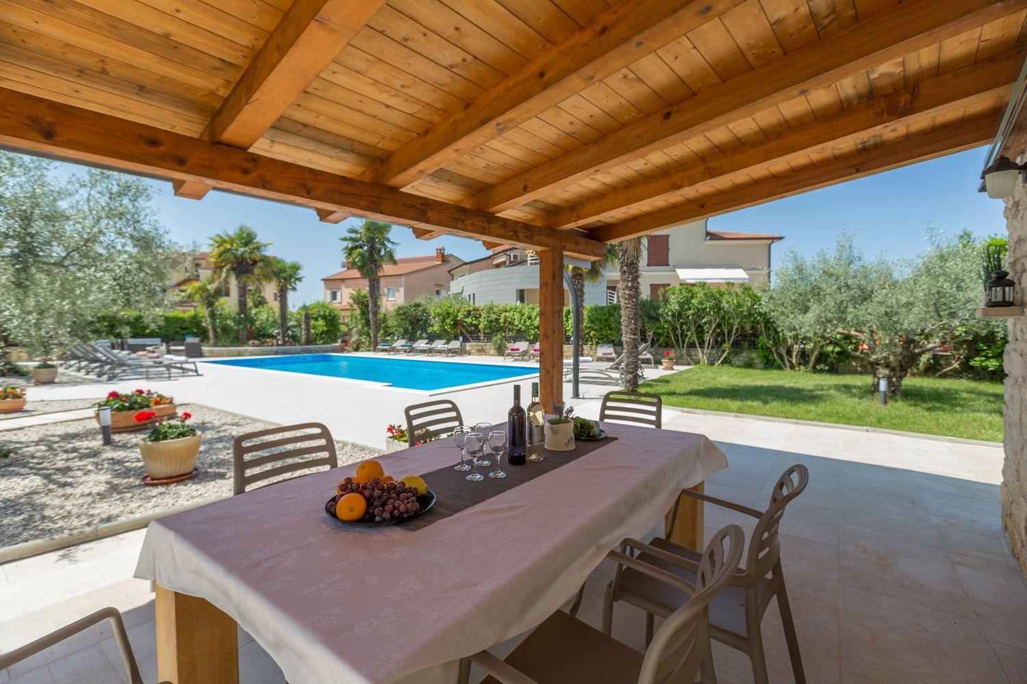 Bezauberndes Mit Grossem Pool, Privatem Balkon, Bbq, Nur 800 Meter Zum